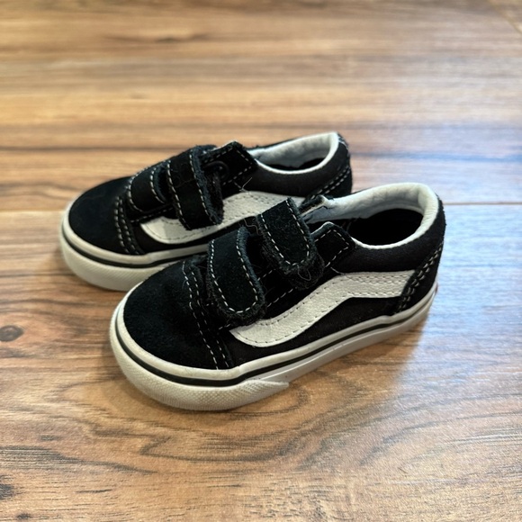 Vans Black and White Old Skool Sneakers Classic Skate Style - Picture 9 of 9